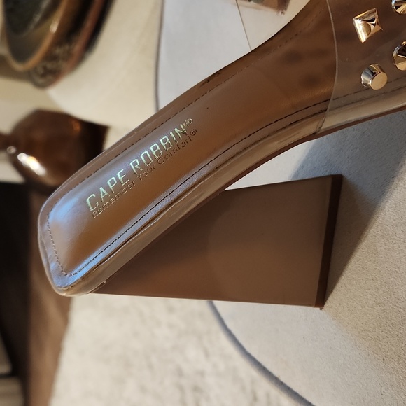 Cape Robbin Remember Your Comfort slide. Great Condition! Sz. 9. - Picture 4 of 8